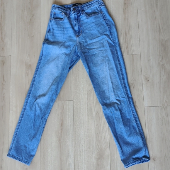 Hollister mom jeans - Picture 2 of 4